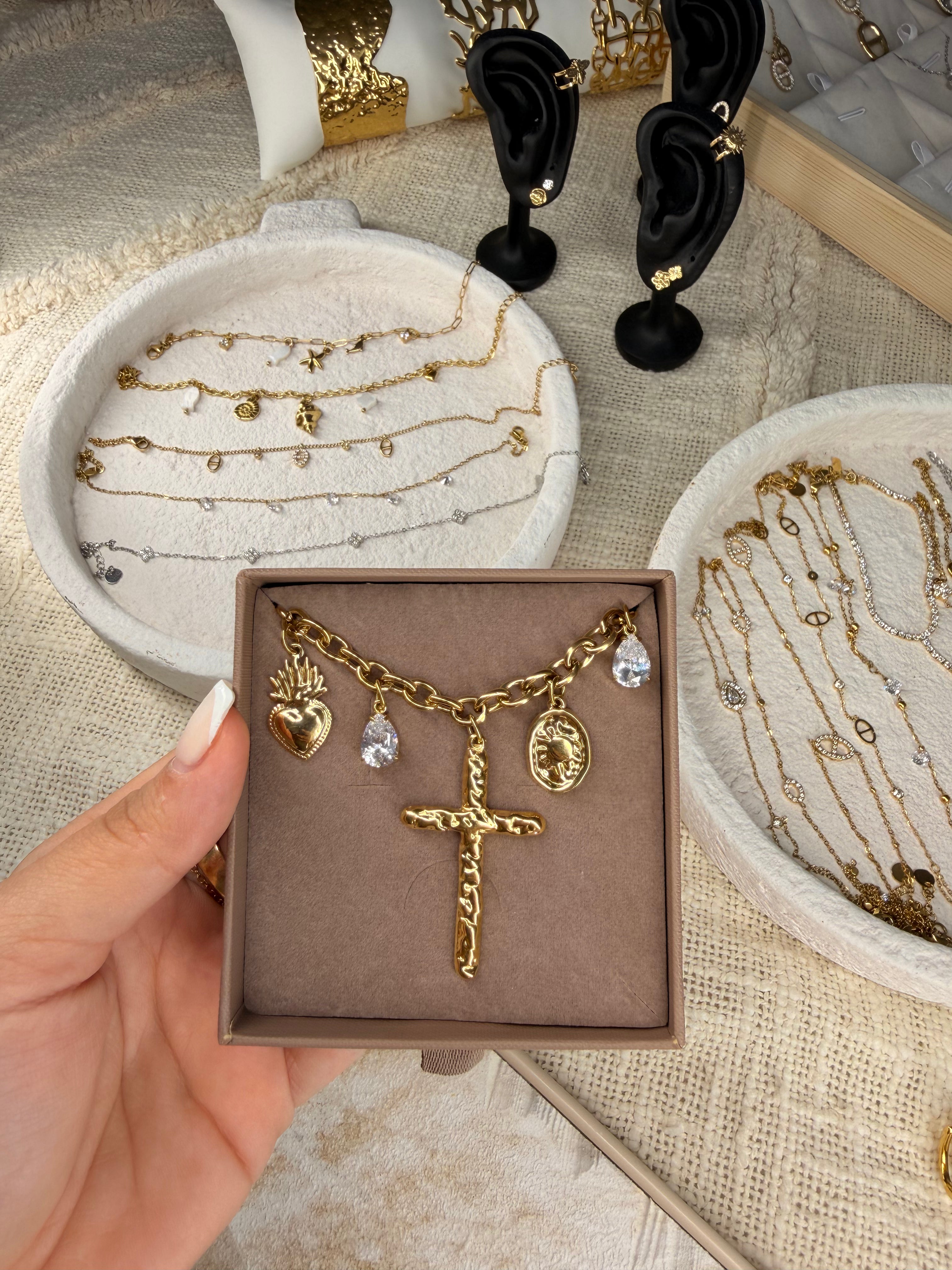 Collier Golden Signs
